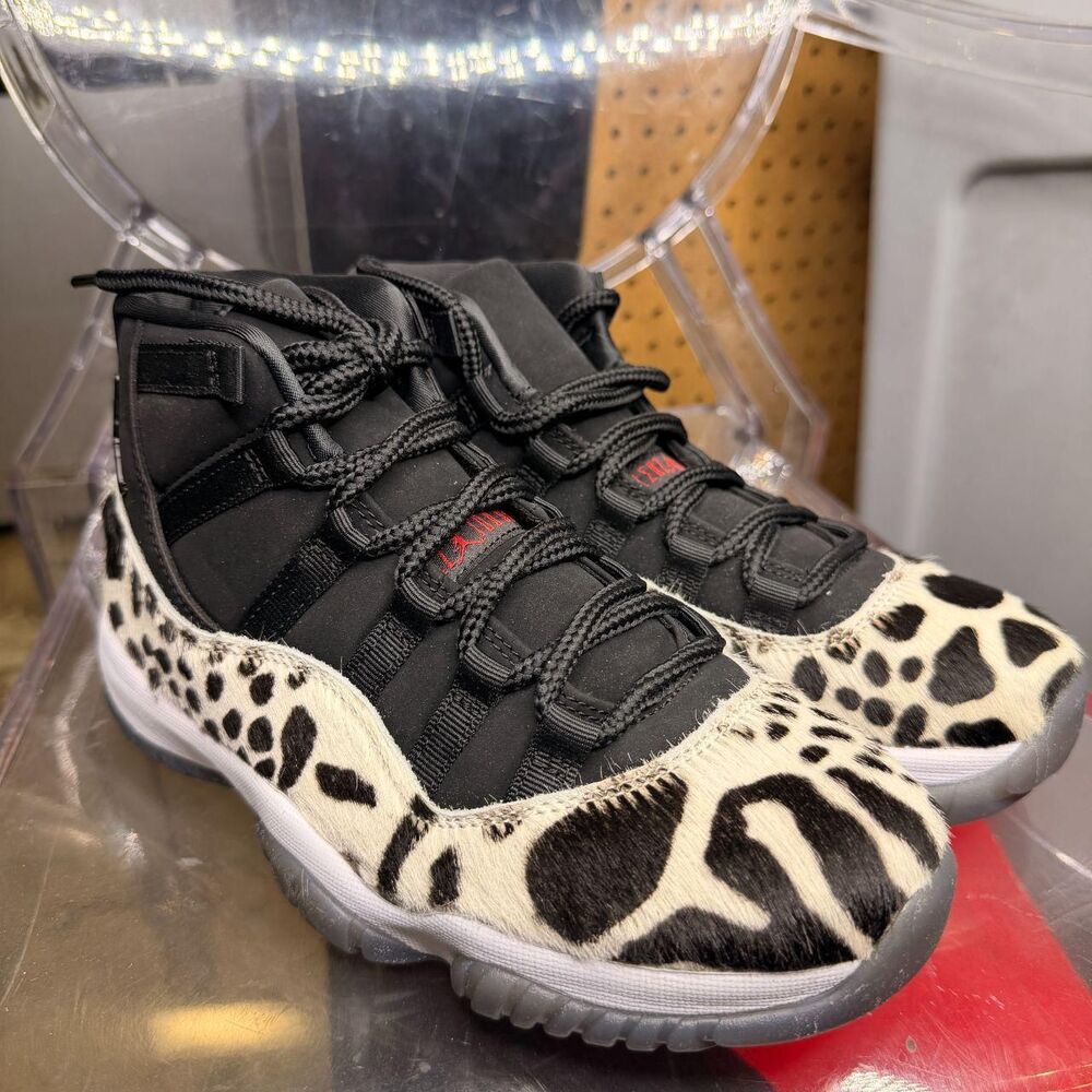 Jordan Women's Black and White Trainers